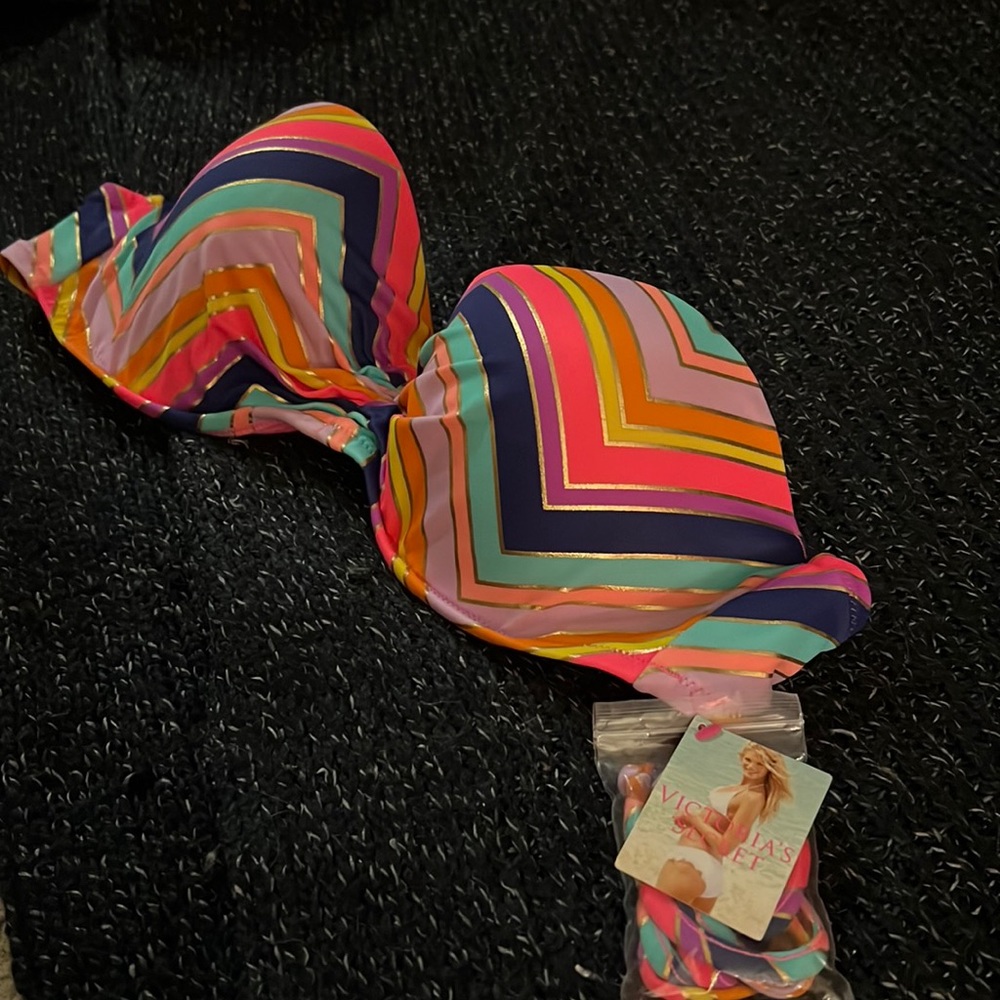 NWT Victoria Secret Swim strapless bathing suit top (with attachable straps)